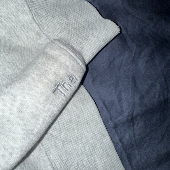 Aritzia TNA Cozy Fleece Perfect Hoodie M Light Heather Grey Pullover Sweatshirt - Picture 6 of 7